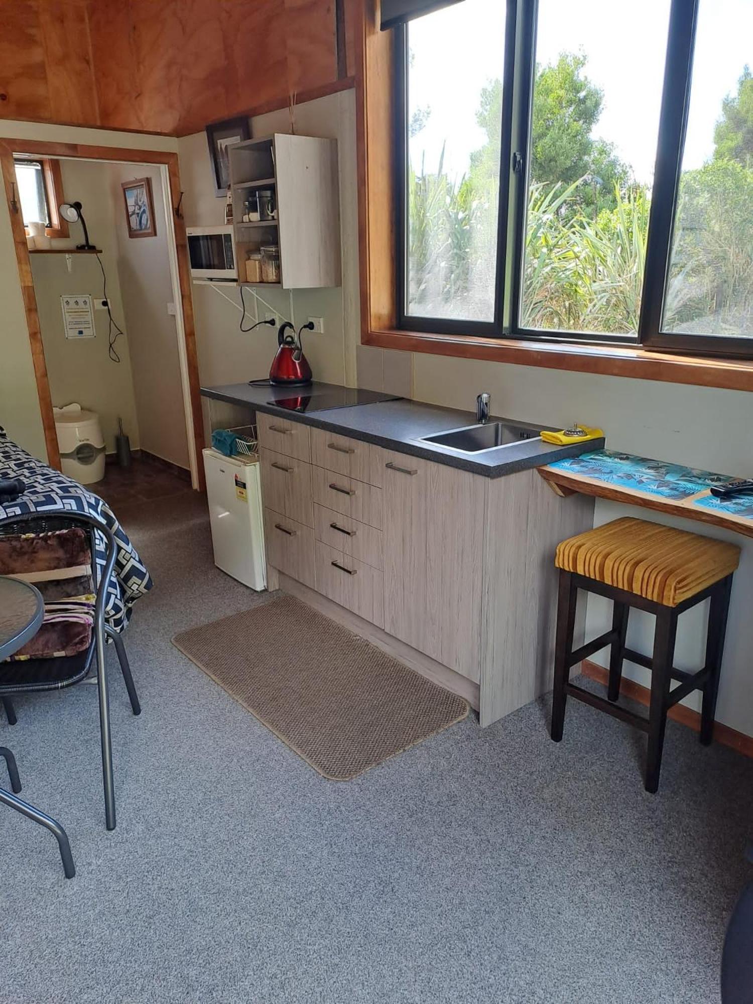 Koru Beachfront Holiday Cabins & Hot Tub Barrytown Luaran gambar