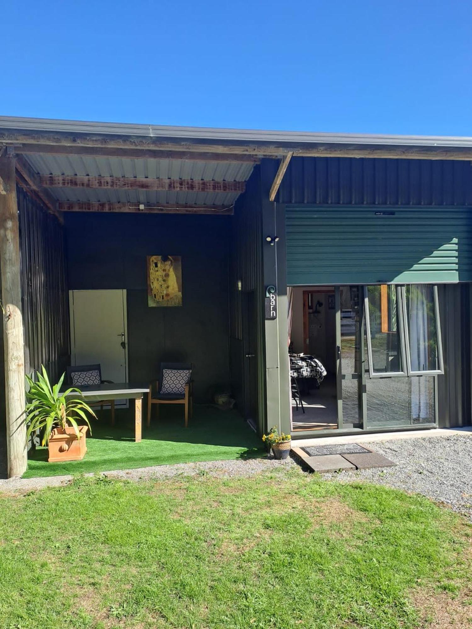 Koru Beachfront Holiday Cabins & Hot Tub Barrytown Luaran gambar