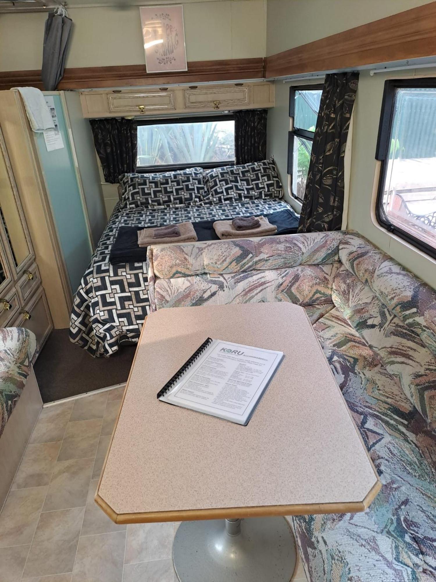 Koru Beachfront Holiday Cabins & Hot Tub Barrytown Luaran gambar