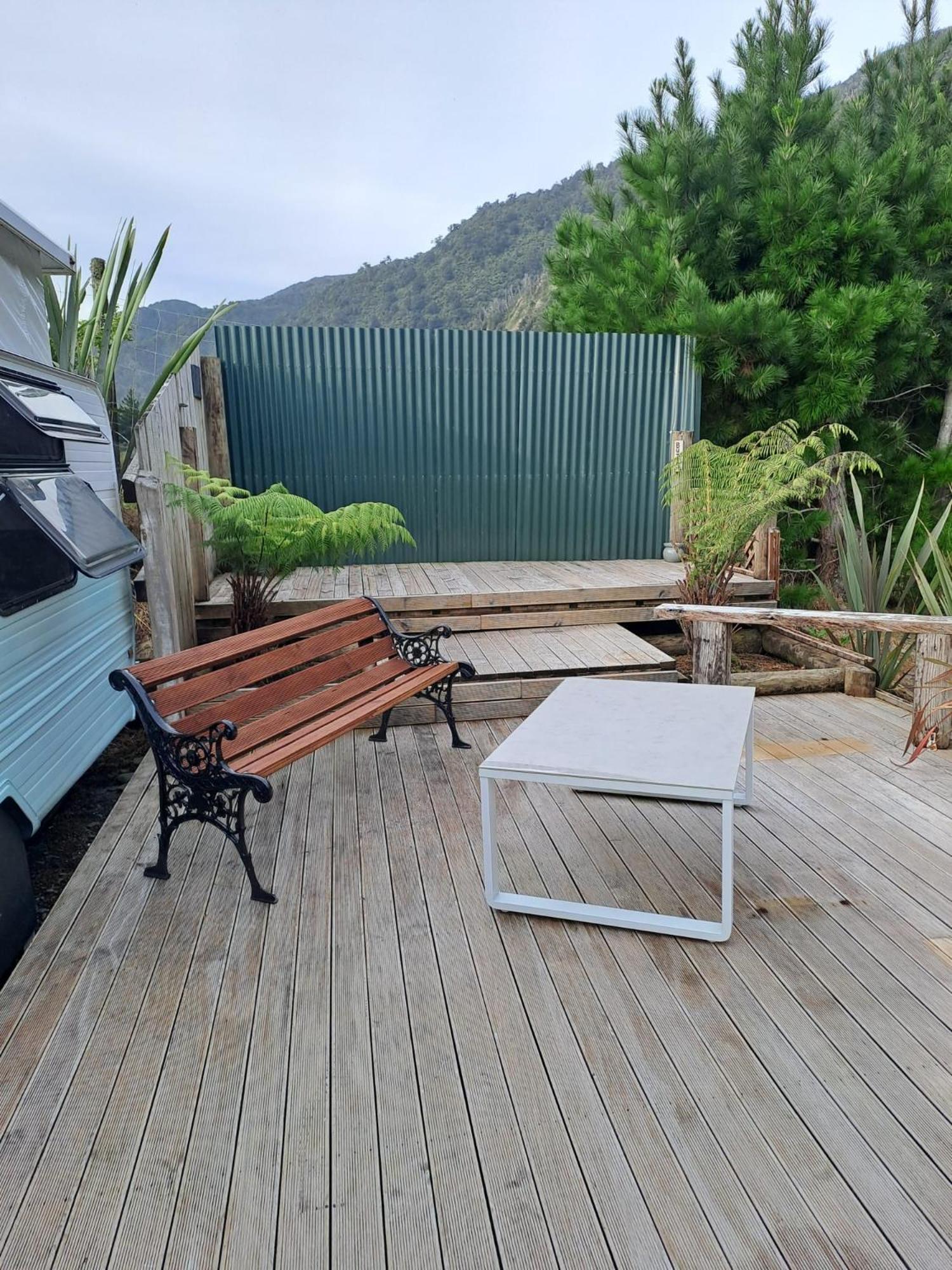 Koru Beachfront Holiday Cabins & Hot Tub Barrytown Luaran gambar