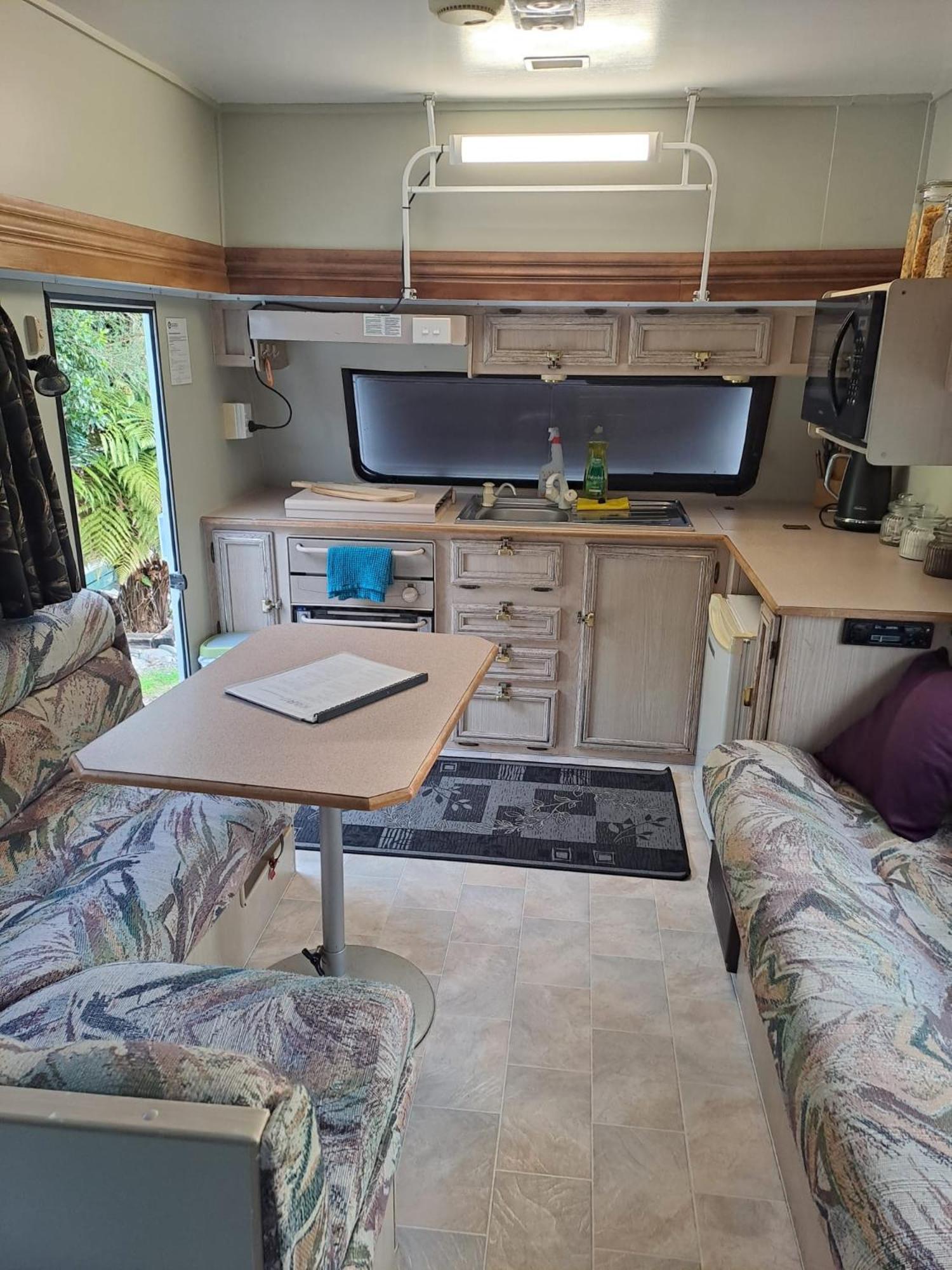 Koru Beachfront Holiday Cabins & Hot Tub Barrytown Luaran gambar