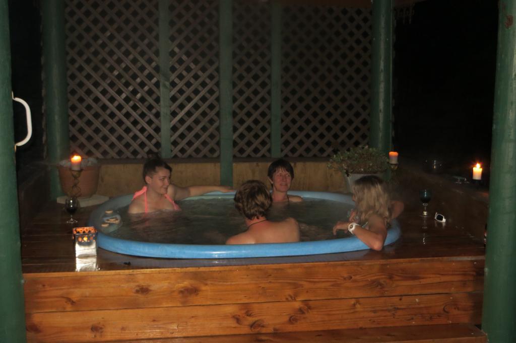 Koru Beachfront Holiday Cabins & Hot Tub Barrytown Luaran gambar