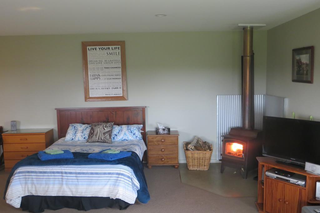 Koru Beachfront Holiday Cabins & Hot Tub Barrytown Luaran gambar