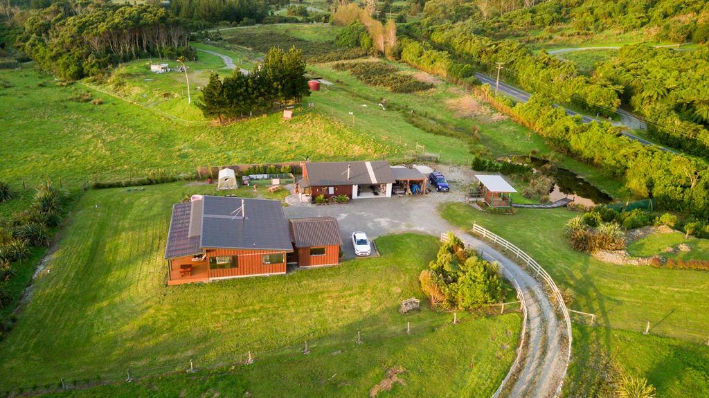 Koru Beachfront Holiday Cabins & Hot Tub Barrytown Luaran gambar