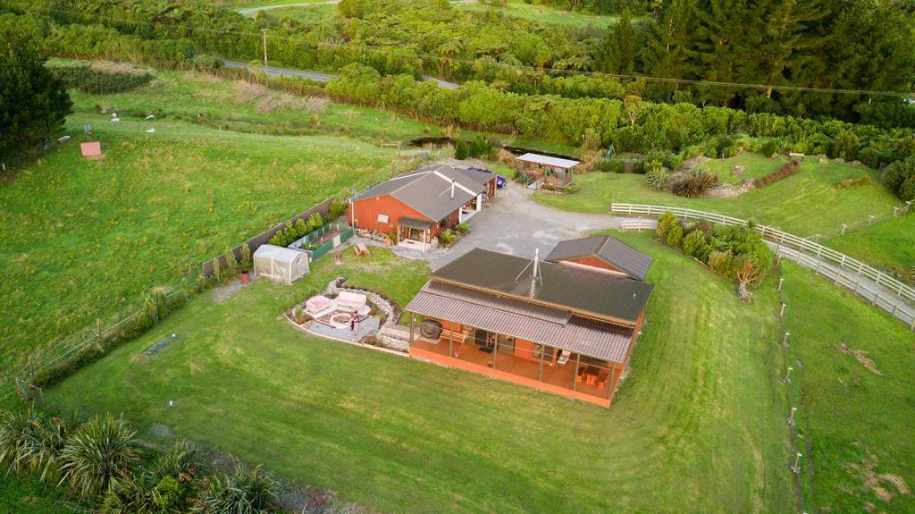 Koru Beachfront Holiday Cabins & Hot Tub Barrytown Luaran gambar