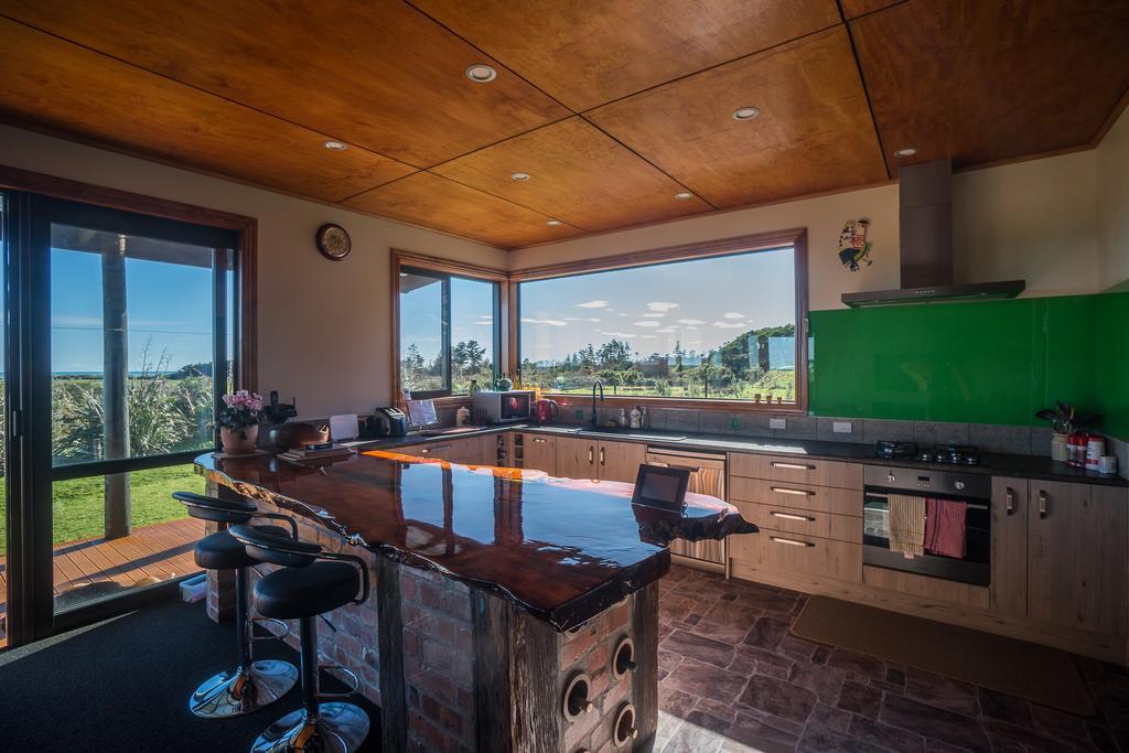Koru Beachfront Holiday Cabins & Hot Tub Barrytown Luaran gambar