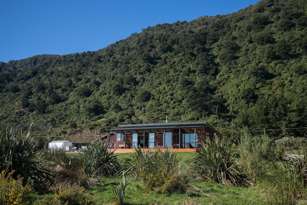 Koru Beachfront Holiday Cabins & Hot Tub Barrytown Luaran gambar