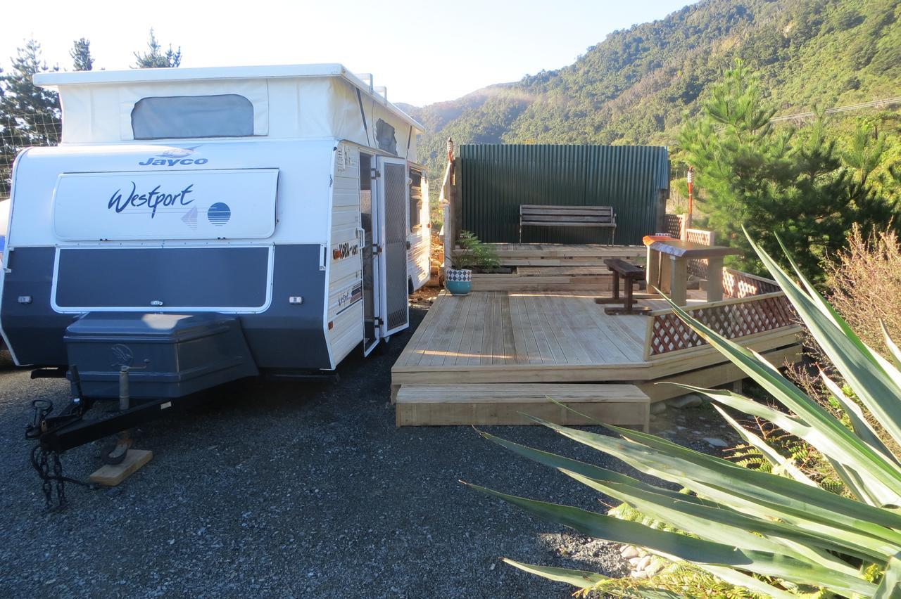 Koru Beachfront Holiday Cabins & Hot Tub Barrytown Luaran gambar