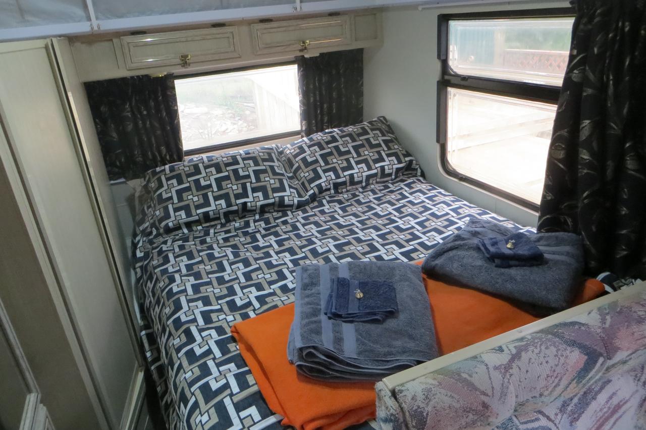 Koru Beachfront Holiday Cabins & Hot Tub Barrytown Luaran gambar