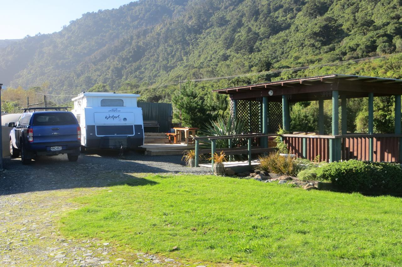 Koru Beachfront Holiday Cabins & Hot Tub Barrytown Luaran gambar