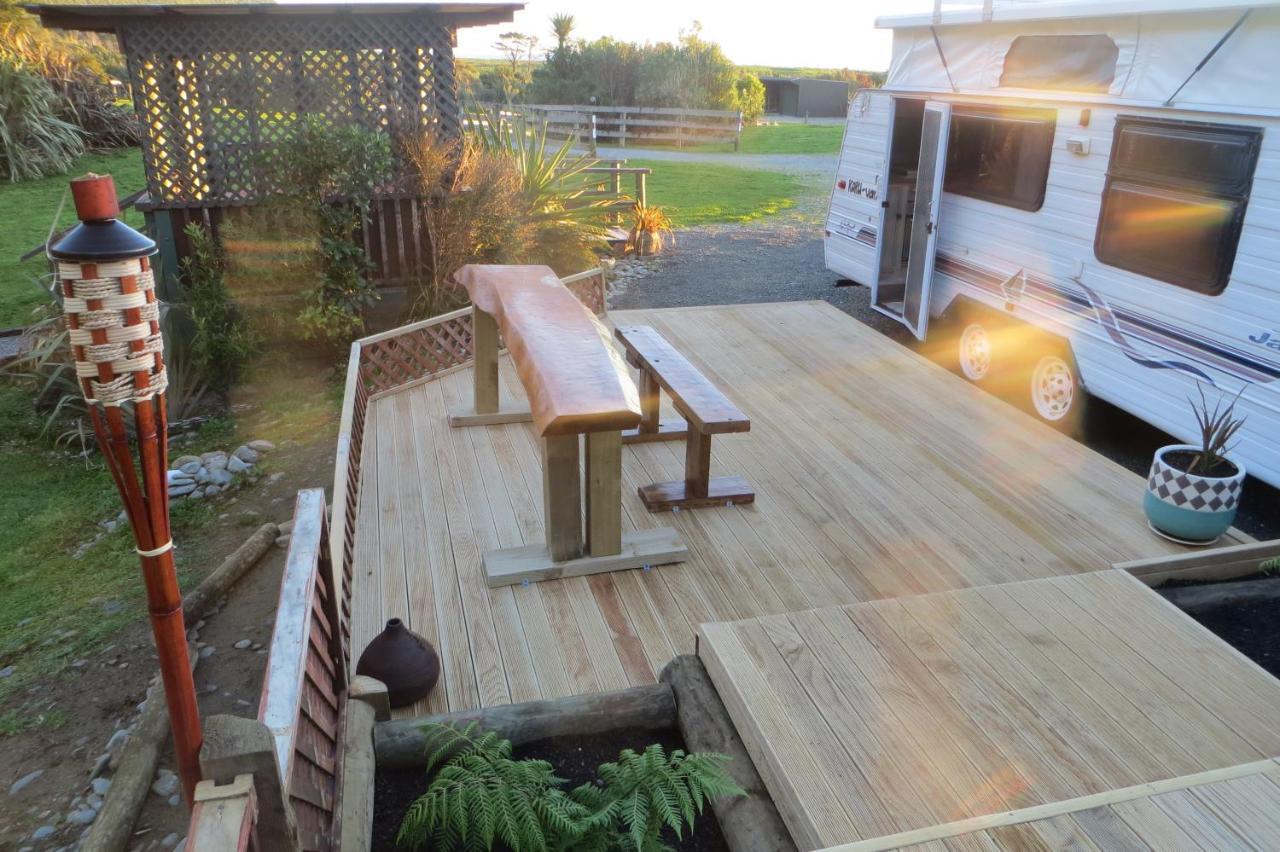 Koru Beachfront Holiday Cabins & Hot Tub Barrytown Luaran gambar